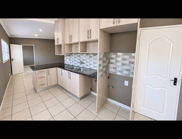 3 BEDROOM FREEHOLD FOR SALE IN FAERIE GLEN